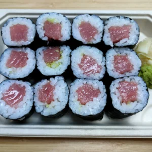 Makis de atún rojo chutoro