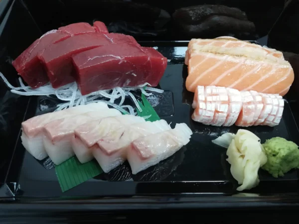 sashimi-atun-salmon-hamachi