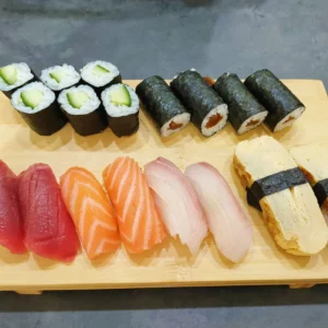 Bandeja nigiris y makis vegetales